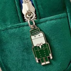 The La Mer Green Velvet Cosmetic Bag Zipper